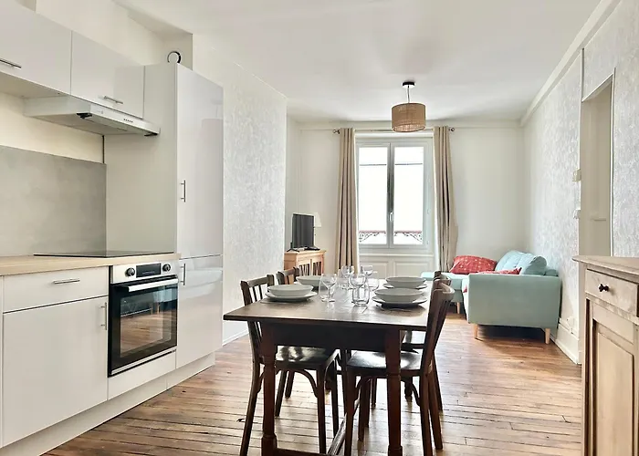 Appartement Pinede - 2 Chambres - Centre Ville
